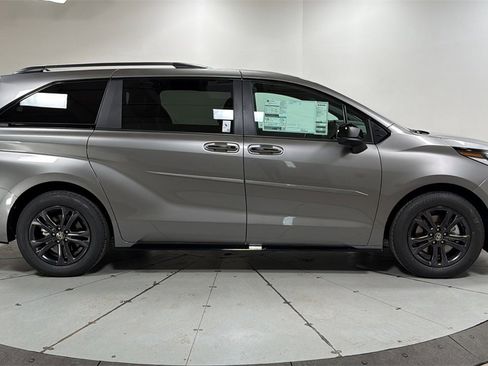 New 2026 Toyota Sienna XSE image 6