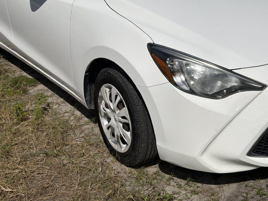 Used 2019 Toyota Yaris L FWD image 3
