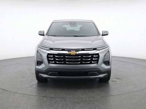 Used 2025 Chevrolet Equinox LT image 2