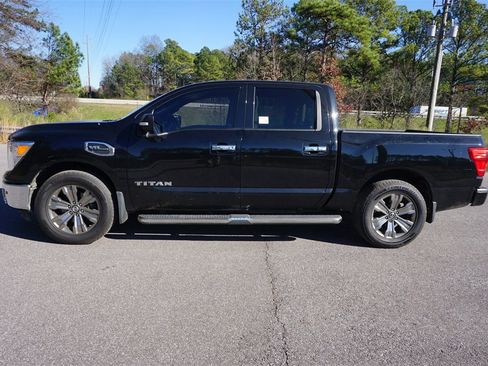 Used 2017 Nissan Titan SV image 19