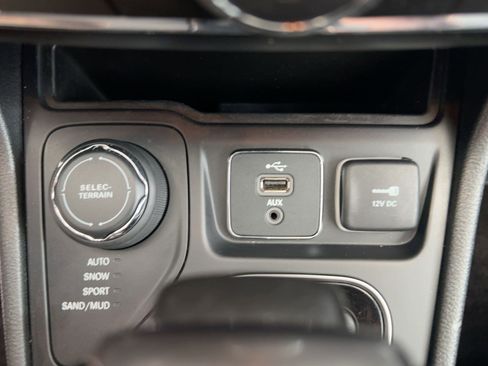 Used 2019 Jeep Cherokee Limited w/ Trailer Tow Group image 30