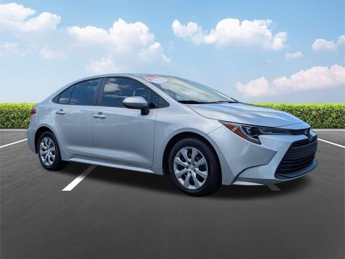 Used 2024 Toyota Corolla LE FWD image 2
