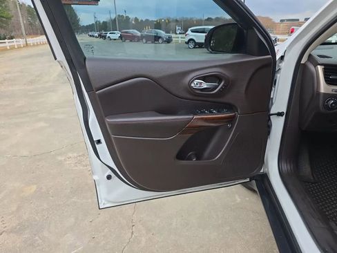 Used 2017 Jeep Cherokee Trailhawk image 45