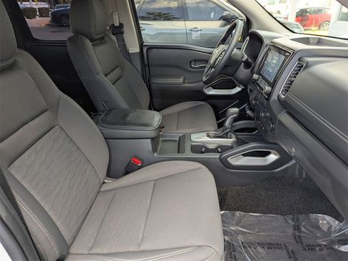 Used 2022 Nissan Frontier SV w/ Technology Package image 17