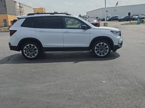 Certified 2025 Honda Passport Black Edition image 10