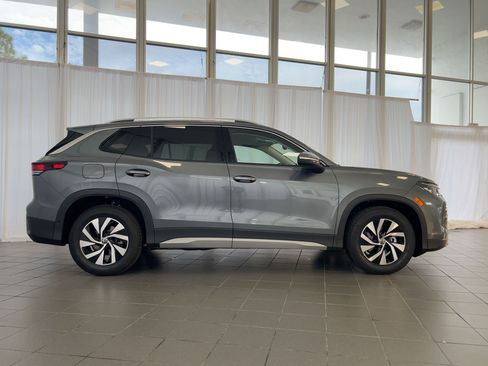 New 2026 Volkswagen Tiguan S image 8