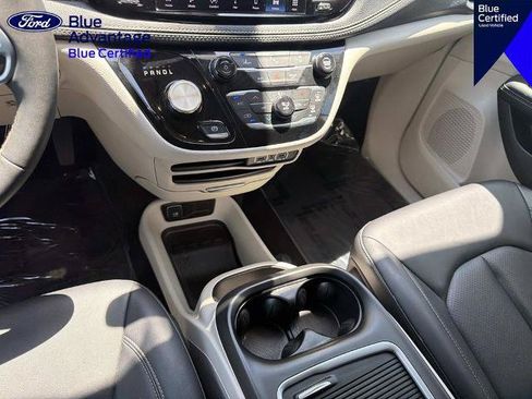 Used 2024 Chrysler Pacifica Limited FWD image 13