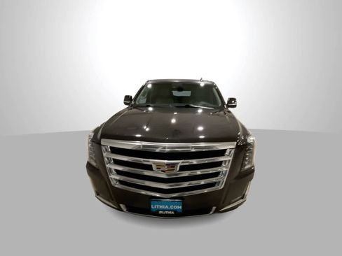 Used 2015 Cadillac Escalade Premium image 3