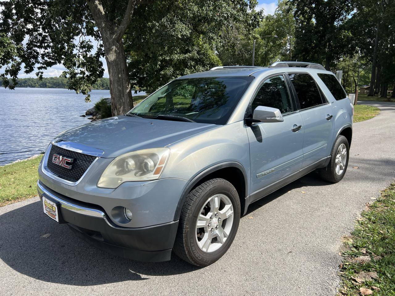 Used 2008 GMC Acadia SLT w/ Convenience Package FWD image 2