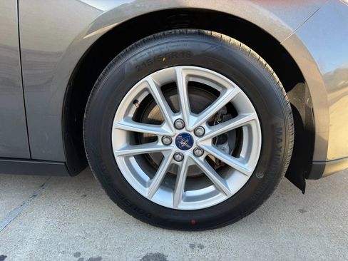 Used 2016 Ford Focus SE w/ SE Cold Weather Package image 39