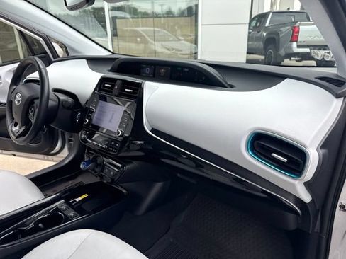 Used 2022 Toyota Prius XLE FWD image 28