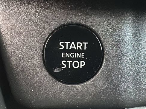 Used 2025 Nissan Rogue SV FWD image 23