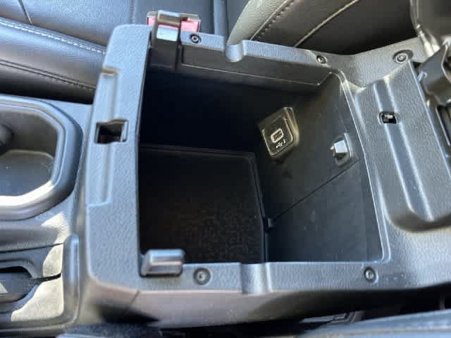 Used 2023 Jeep Wrangler Unlimited Sahara AWD/4WD image 35