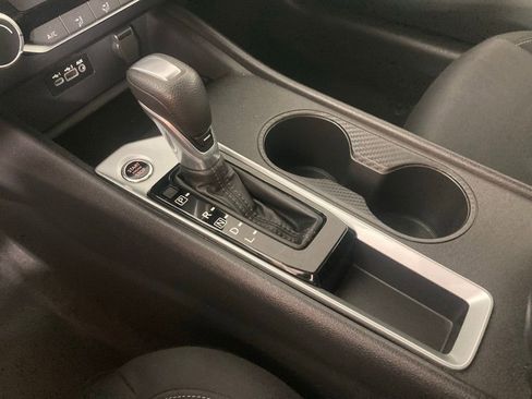 Used 2025 Nissan Altima 2.5 SV FWD image 11