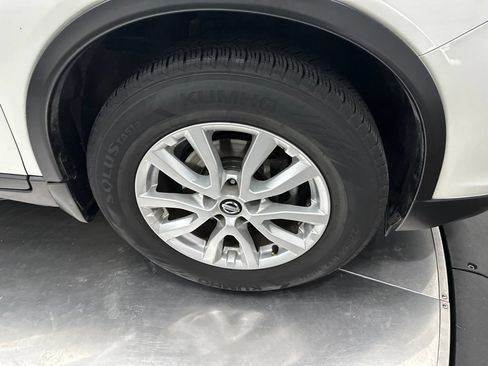 Used 2017 Nissan Rogue SV w/ SV Premium Package AWD/4WD image 6