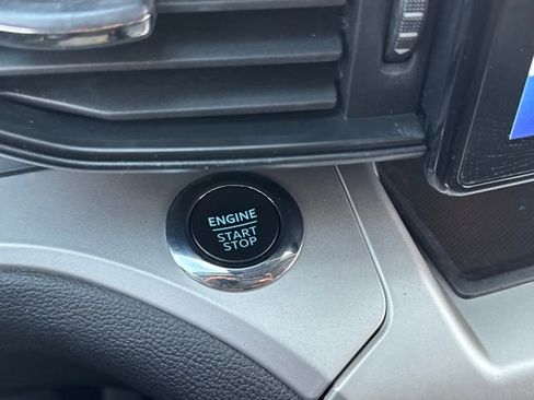 Used 2022 Ford Explorer XLT image 14