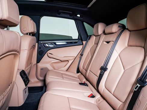 Certified 2025 Porsche Macan image 17