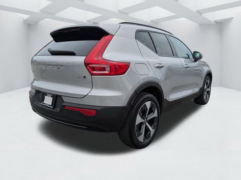 Used 2025 Volvo XC40 B5 Plus AWD/4WD image 5
