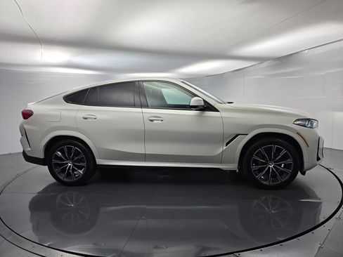 Used 2025 BMW X6 xDrive40i AWD/4WD image 3