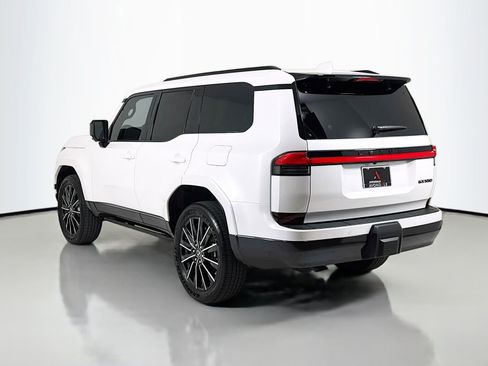 Used 2025 Lexus GX 550 w/ Accessory Package (2T) image 5