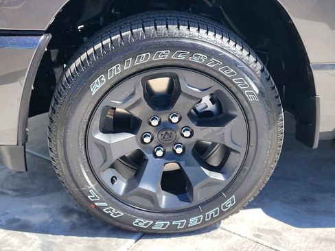New 2026 RAM 1500 Express AWD/4WD image 9