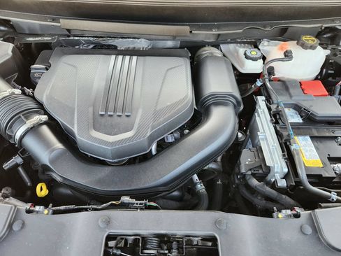Used 2024 Chevrolet Traverse Z71 w/ Enhanced Driving Package AWD/4WD image 32