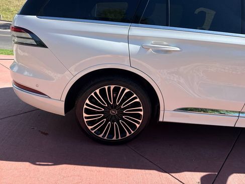 Certified 2023 Lincoln Aviator Black Label w/ Dynamic Handling Package AWD/4WD image 33