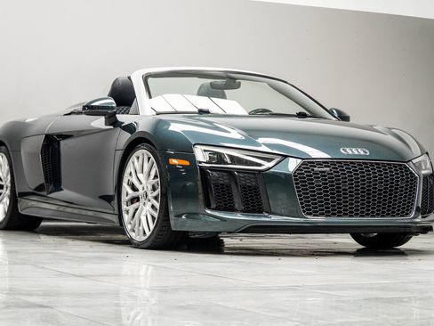 Used 2017 Audi R8 V10 w/ Carbon Exterior Package image 13