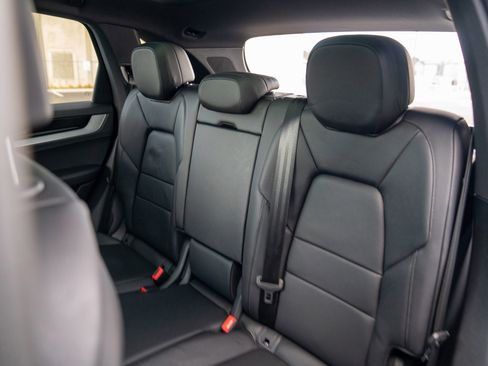 Certified 2025 Porsche Cayenne image 24