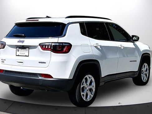 Used 2024 Jeep Compass Latitude AWD/4WD image 9