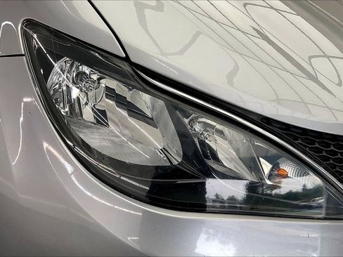 Used 2020 Chrysler Voyager Lxi image 28