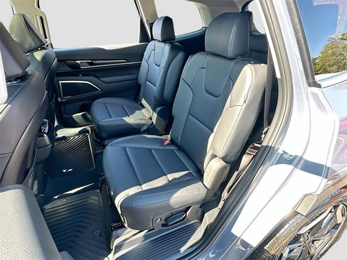New 2025 Kia Telluride S image 25