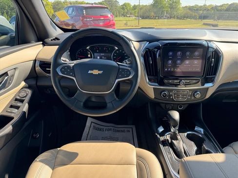 Used 2023 Chevrolet Traverse LT w/ LT Premium Package image 13