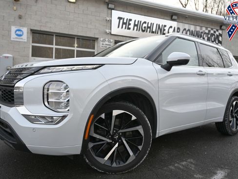 Used 2024 Mitsubishi Outlander SEL image 1