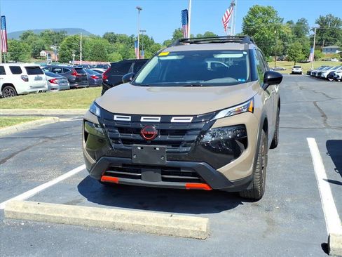 Used 2026 Nissan Rogue SV AWD/4WD image 4