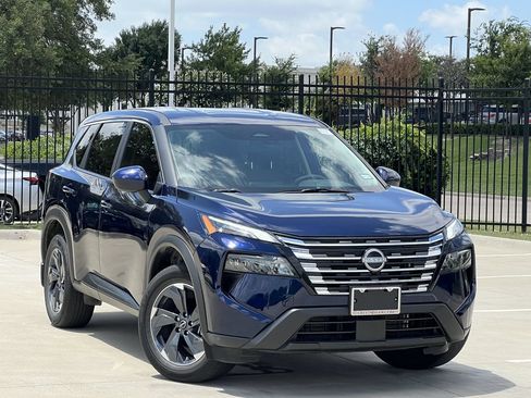 Certified 2025 Nissan Rogue SV FWD image 2