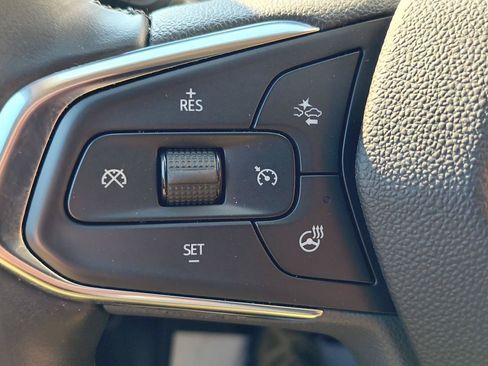 Used 2024 Chevrolet Trax LT w/ Sunroof Package FWD image 26