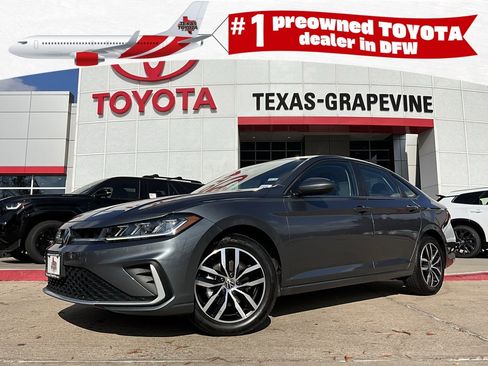 Used 2025 Volkswagen Jetta SE image 1