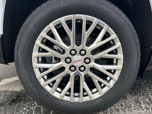New 2026 GMC Acadia Denali w/ Super Cruise Package FWD image 17