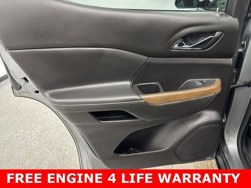 Used 2023 GMC Acadia SLE image 21