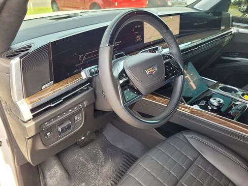 Used 2025 Cadillac Escalade ESV Premium Luxury Platinum w/ LPO, Floor Liner Package AWD/4WD image 23