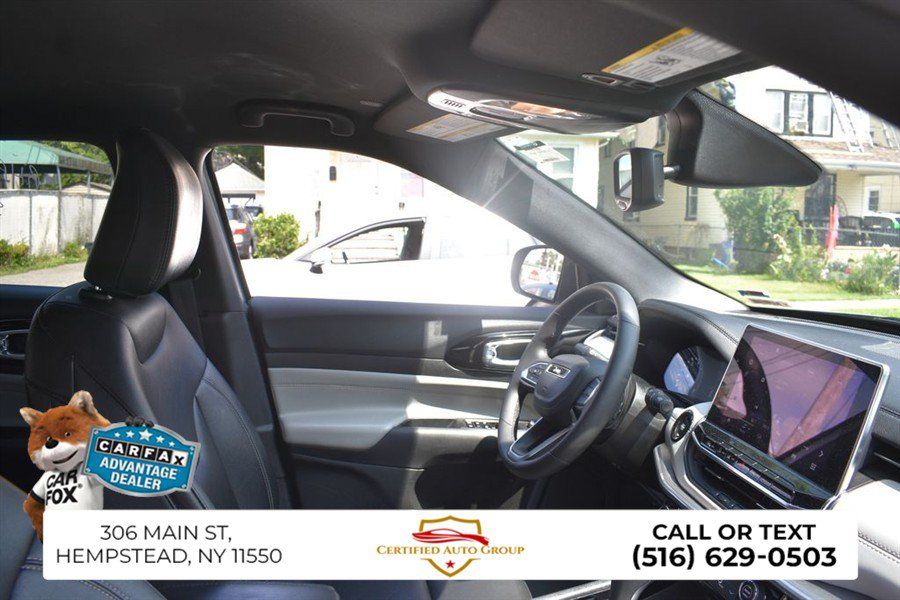 Used 2025 Jeep Compass Limited AWD/4WD image 20
