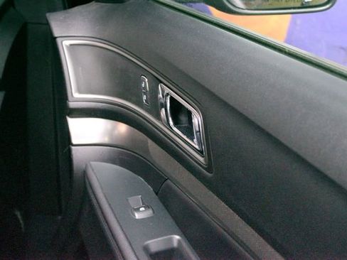 Used 2019 Ford Explorer XLT w/ Equipment Group 202A AWD/4WD image 11
