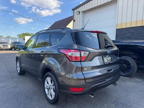 Used 2018 Ford Escape SE FWD image 3