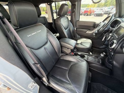 Used 2014 Jeep Wrangler Unlimited Rubicon w/ Connectivity Group AWD/4WD image 25