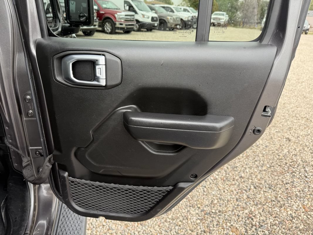 Used 2023 Jeep Gladiator Sport AWD/4WD image 20