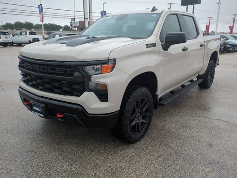 Used 2026 Chevrolet Silverado 1500 Custom Trail Boss w/ LPO, Dark Essentials Package AWD/4WD image 4