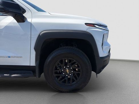 Used 2025 Chevrolet Silverado EV LT AWD/4WD image 23