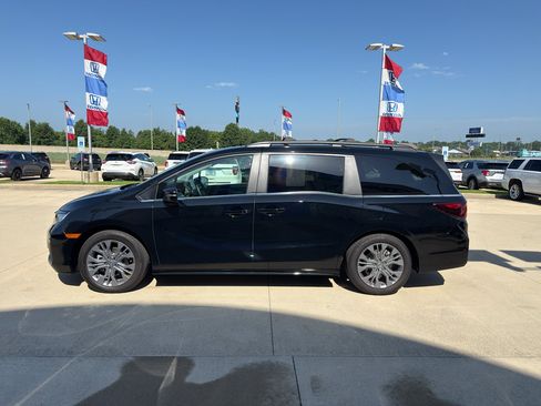 Used 2025 Honda Odyssey Touring image 8