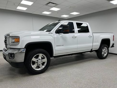 Used 2017 GMC Sierra 2500 SLE w/ HD SLE Preferred Plus Package AWD/4WD image 6